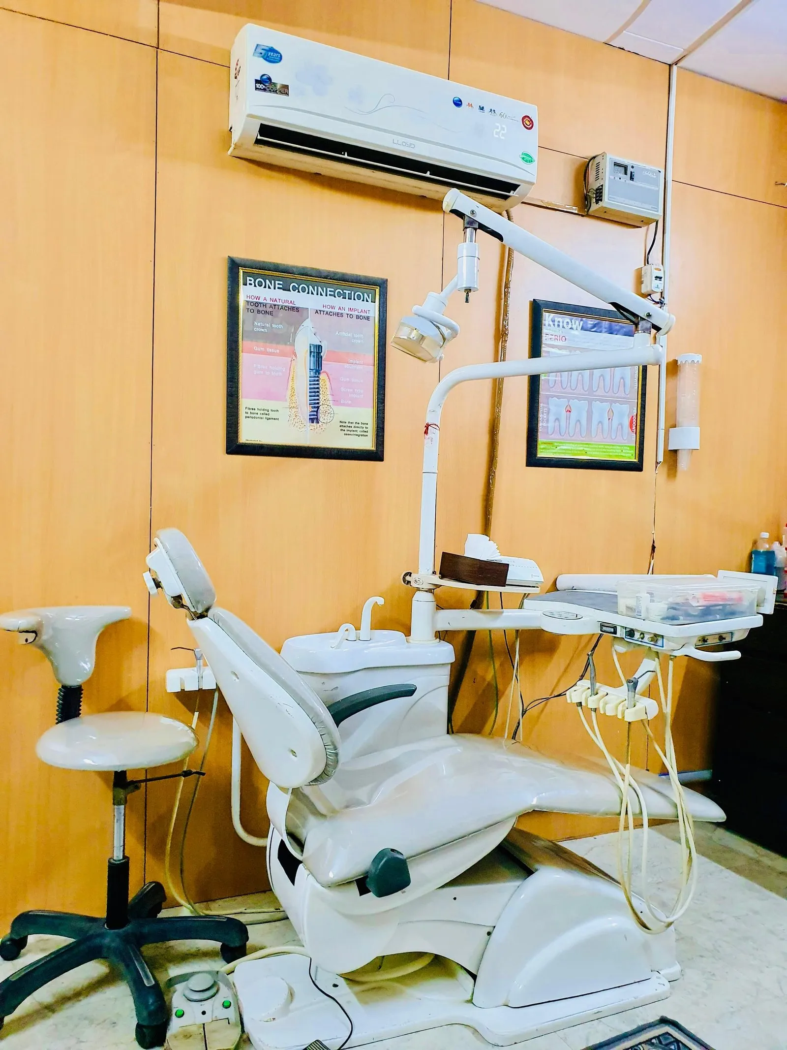 Clean and hygienic dental clinic interior in Uttam Nagar West